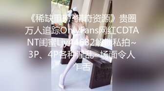 潜入办公楼近距离偷拍单位的女同事 鲍鱼近在眼前伸手可摸