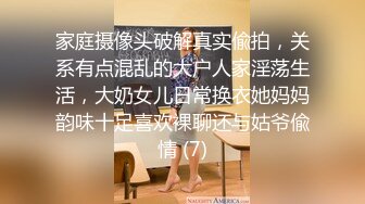 红发眼镜美女跪着满满享受这大鸡鸡