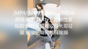 [MP4/ 880M] 长卷发美少妇素颜出镜，露脸全裸自慰蝴蝶穴，沙发上胖男传教士，特写战后蝴蝶逼