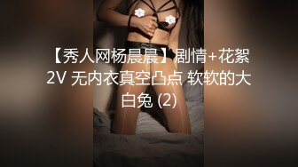 清纯粉嫩的小妹就是水多诱人，被渣男小哥玩弄调教给狼友看，全程露脸揉奶玩逼看特写，深喉大鸡巴无套爆草