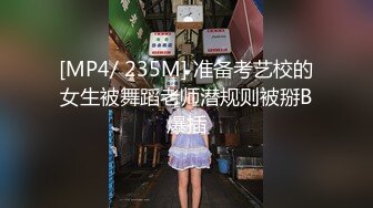 俄罗斯大妈坐在沙发上自插解闷