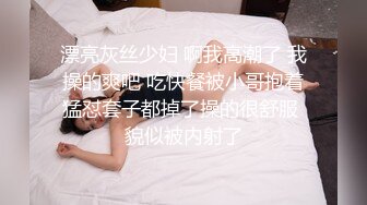 女王调教男奴，淫声荡语让骚男舔脚趾踩踏大鸡巴还滴蜡了，脚趾捅屁股玩弄鸡巴，精彩不要错过