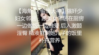 清纯娇羞的粉嫩小妹露脸躲在浴室里跟狼友发骚，全程露脸无毛白虎逼掰开给狼友看特写