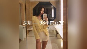 商场女厕偷拍 破洞牛仔裤美女的小黑B 一边抽烟一边玩手机