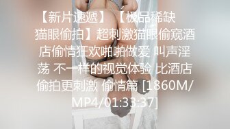 奶子上穿着乳环下面还是个一线天无毛鲍鱼