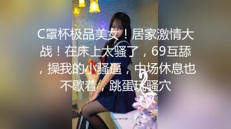 超乖女友！吸舔含做足還怕男友不夠爽...主動問「還是我幫你乳交」只好幹滿回報｜