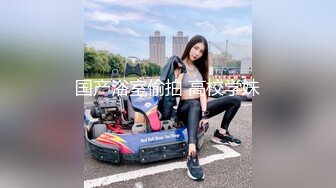 后入小女友的翘臀