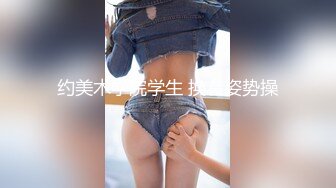 有验证，男上女下干少妇上，粉色小内裤来回摩擦