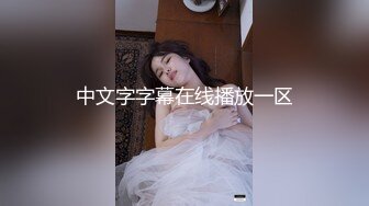 混乱的房间多男女一起嗨皮，前面舔着鸡巴后面让大哥额用道具插逼搅拌，抠弄揉奶浪叫不断，淫声荡语