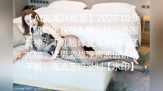 长舌骚女喜欢车震还在开车就舔鸡巴