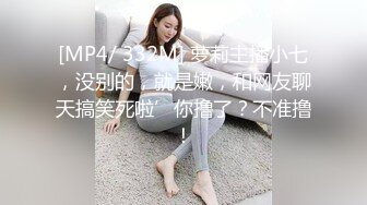 ✿群P小骚妻✿享受后入的同时当然嘴里也不能闲着啦，这个姿势是真的涨的我满满的，不知道啥感觉，身上麻，特别麻