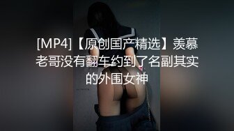 色房东低价租房给漂亮美眉浴室偷放摄像头偷窥人家洗澡这妹子下面毛不是一般多性欲一定很强