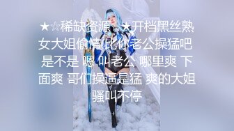 粉裙美艳少妇和家人逛公园 性感蕾丝透明内裤包裹肉臀前C微透黑森林弯腰撅臀裆部有湿痕很诱惑