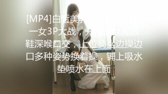 【绿帽狂❤️淫荡妻】绿帽癖淫妻『绿N妻』看着老婆和野男人做爱被内射 穿着嫁衣和情夫做爱 老公一旁观Z