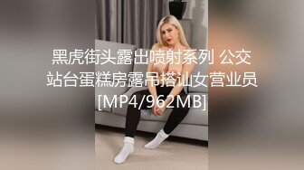 颜值不错红唇妹子和炮友啪啪，舔奶扣逼毛毛浓密特写抽插后入猛操，骑乘插入呻吟非常诱人