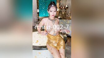 大神潜入办公楼 光线不太好 打开手电筒拍高跟美女的多毛B