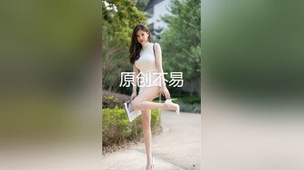 大奶美女 晃动着大屁屁被大肉棒无套输出 拔枪射了一屁股 射的真多