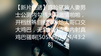 约了个黑裙妹子，洗完澡扣逼口交抬腿侧入猛操