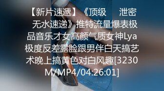 漂亮少妇 撅着屁屁被黑爹的大肉棒 无套插完逼再爆小嫩菊 将整个屁眼撑开 用天然骚液做润滑 抓着头发就是猛怼