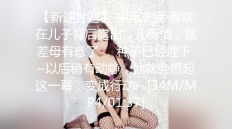 【新片速遞 】白丝袜萝莉美眉 穿着洛丽塔服装 趴着被大肉棒爸爸无套后入 小穴淫水超多 [136MB/MP4/02:20]