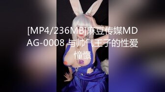 [MP4/123.8MB] 猥琐小哥迷翻漂亮的小女友找来朋友一起来玩3P