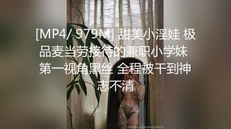 家中沙发上先把肥臀性感的漂亮美女玩弄到快高潮,高清