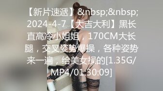 固定位拍黑丝老婆掰着屁股女上位荡高潮，6分钟时高潮。