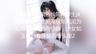 科技园女厕套裙装细长腿优雅小美人紧窄的穴口两侧被磨得发白无毛