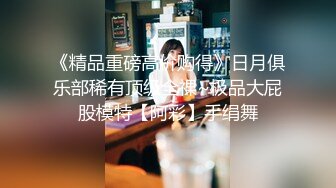 【两个年轻粉嫩的社会渣女】全程露脸被纹身小哥床上玩弄激情上位让小哥从床上草到床下