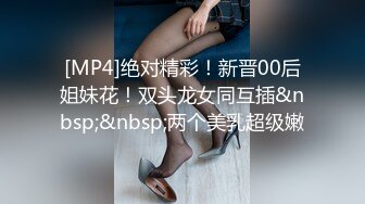 齐逼牛仔短裤甜美美女，厕所地上自慰，用水冲逼，黑丝美腿M姿势特写