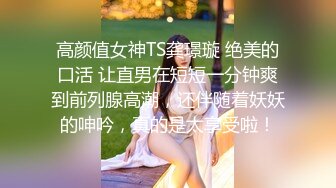 E罩杯巨乳少妇，在家寂寞发骚，掏出豪乳一顿揉捏，开裆丝袜，拿出假屌骑乘抽插，娇喘呻吟不断