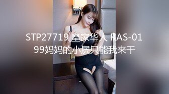 商场女厕偷拍白衣黑裤美女粉嫩的鲍鱼圆圆的逼洞