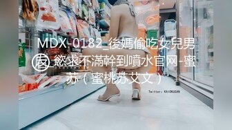 金发女郎第一次女同性恋经历