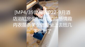 合租学妹让他的绿帽男友隔着门缝看我操他女友