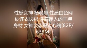 商场女厕偷窥牛仔裤美女的大肥B半蹲着尿不敢坐