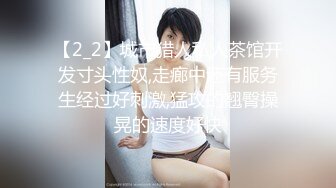 客厅的淫乱，双女群战被操的语无伦次，女上位换个姿势享受场面淫乱