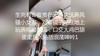 商城尾随买童话书抹胸花裙女神妹 零距离看到半透内湿痕和长穴缝