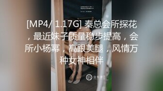 【12月新品福利②】，超强绿帽夫妻【Nina小蜜桃】线下邀单男3P4P换妻大乱交，王八男坐旁边观战 (2)