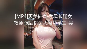 周末刚上初三的表妹来家里玩 门缝偷窥她洗澡澡 小妮子竟然拿我的刮胡刀刮腋毛和腿毛